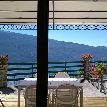 Casa Navla' Appartamenti "Ulivi"- "Fiori" -"Velieri"-"Luna"-"Nido"-"Taverna" Tignale Exterior foto