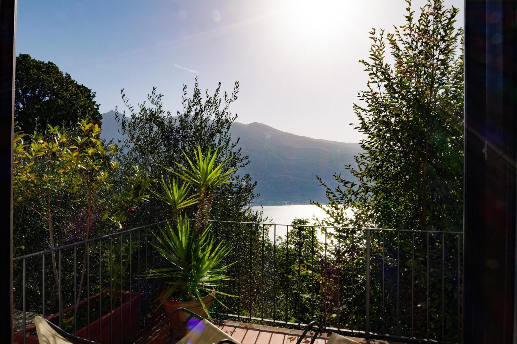Casa Navla' Appartamenti "Ulivi"- "Fiori" -"Velieri"-"Luna"-"Nido"-"Taverna" Tignale Exterior foto