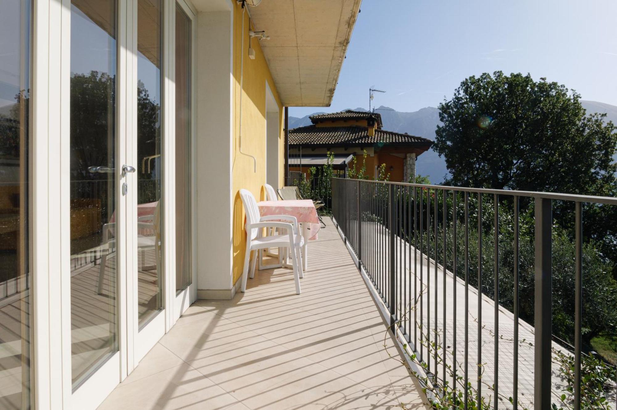 Casa Navla' Appartamenti "Ulivi"- "Fiori" -"Velieri"-"Luna"-"Nido"-"Taverna" Tignale Exterior foto