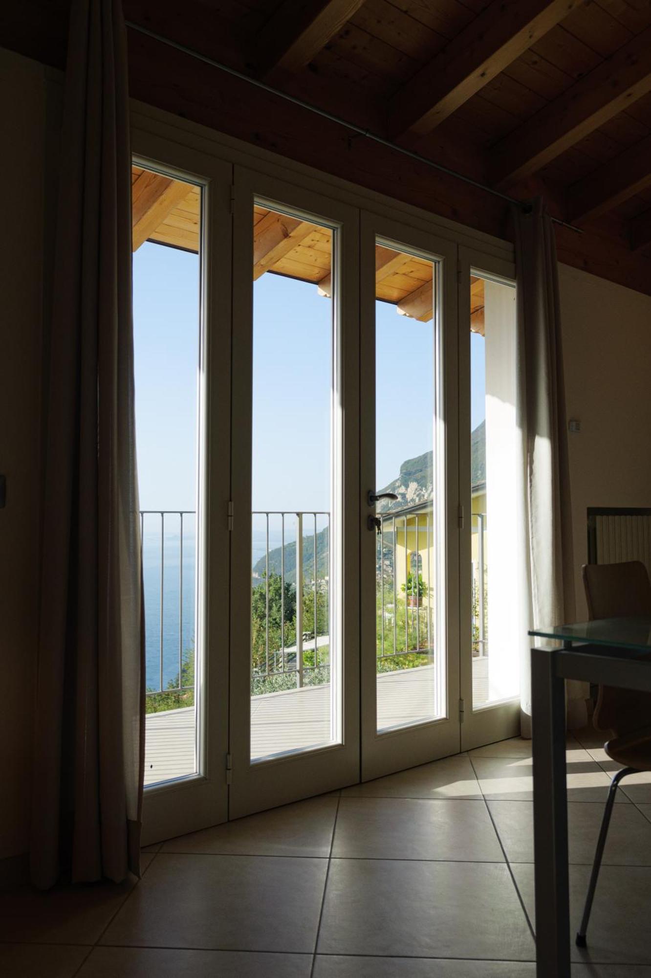 Casa Navla' Appartamenti "Ulivi"- "Fiori" -"Velieri"-"Luna"-"Nido"-"Taverna" Tignale Exterior foto