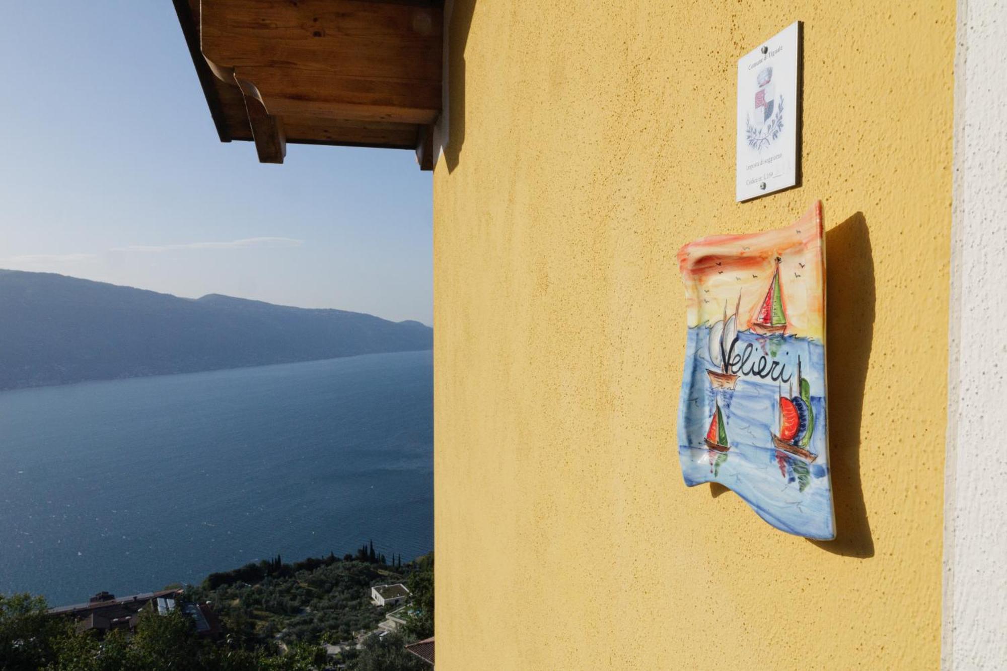 Casa Navla' Appartamenti "Ulivi"- "Fiori" -"Velieri"-"Luna"-"Nido"-"Taverna" Tignale Exterior foto